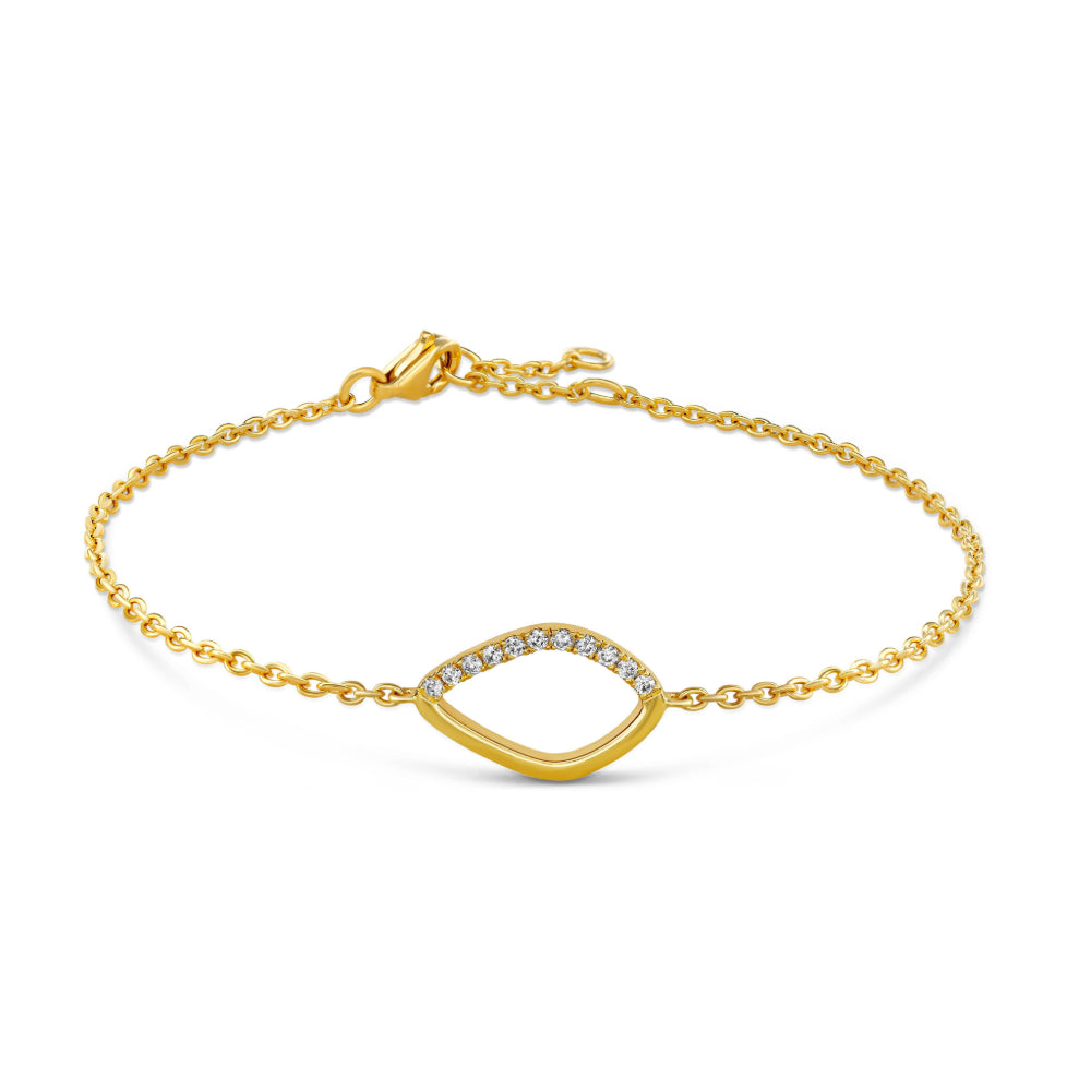 Eine vergoldete Armkette mit einem Kite Design das mit 11 runden Labordiamanten im Brillantschliff besetzt ist.