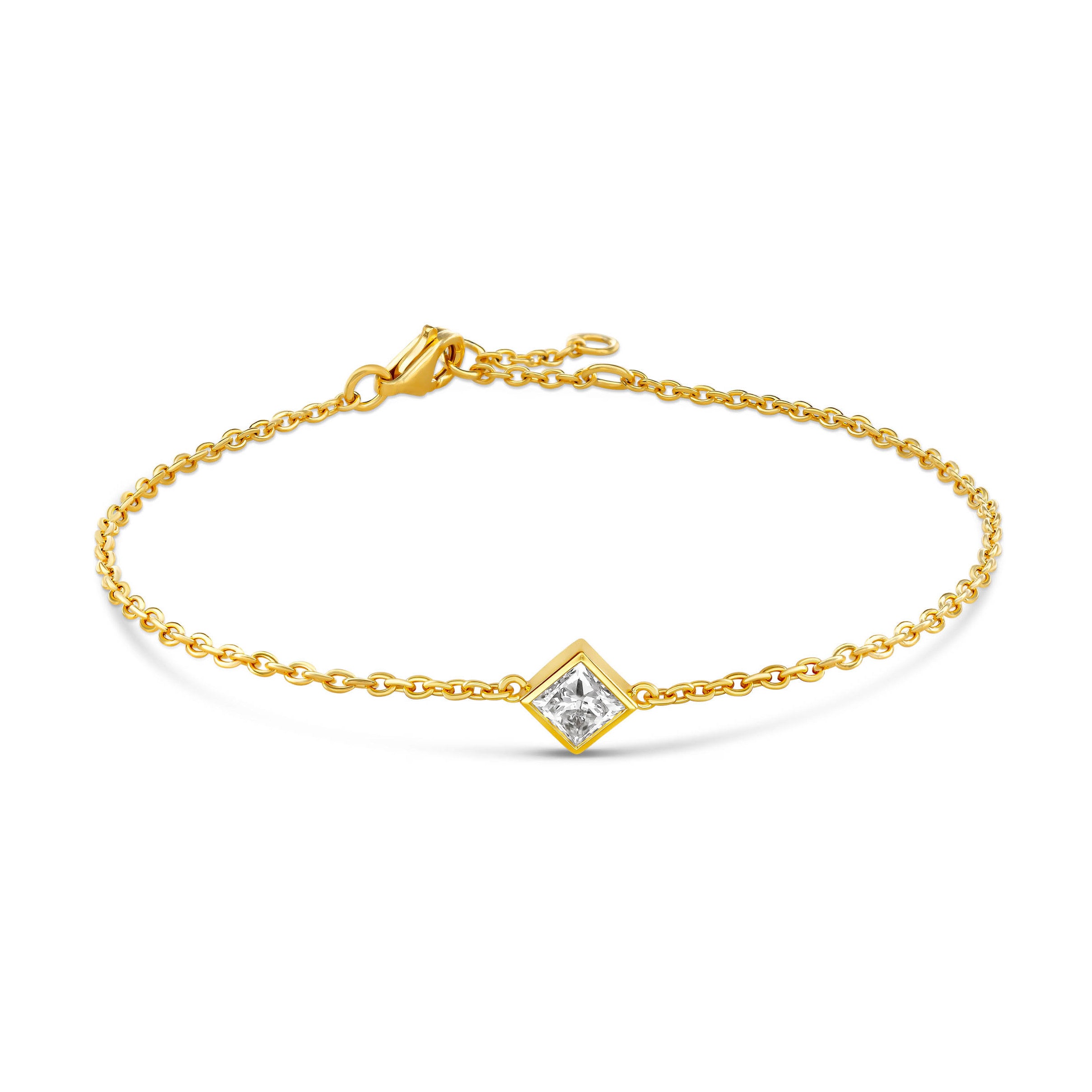 Eine vergoldete Armkette besetzt mit einem brillanten Labordiamanten im Princessschliff mit 0,40 carat.
