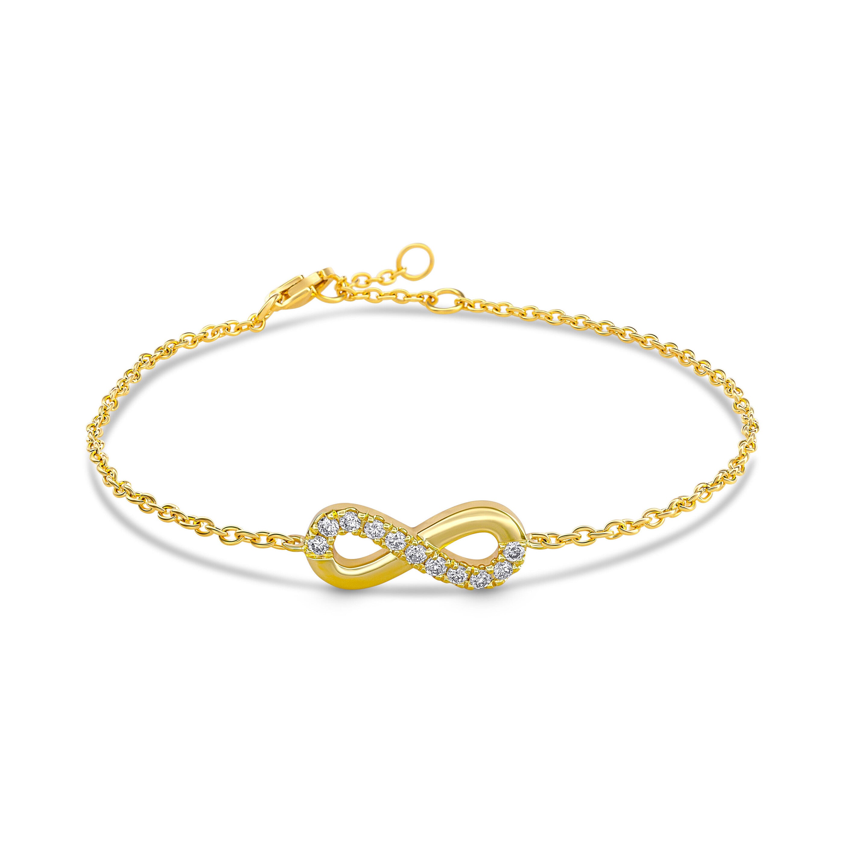 Eine vergoldete Armkette mit einem Infinity Design das mit 11 runden Labordiamanten im Brillantschliff besetzt ist.